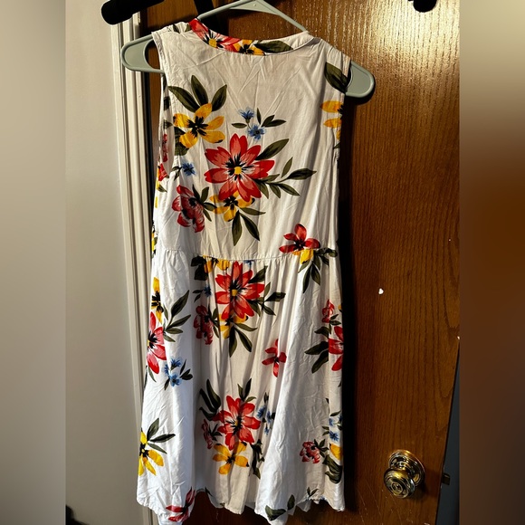 Old Navy Floral Sundress - Picture 2 of 3